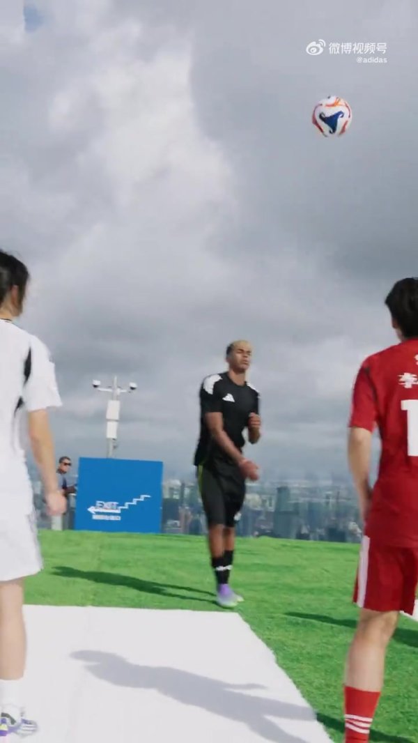 满分💯亚马尔尝试古代足球    单招盘球  过杆项目mini版，6.91秒完成