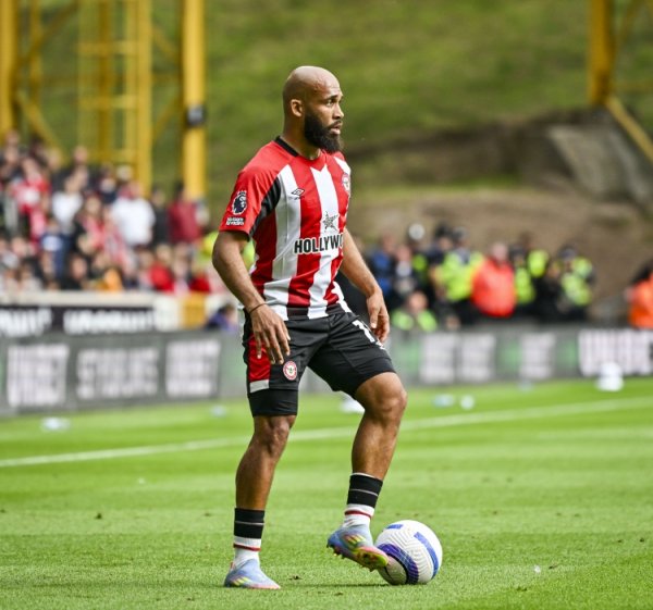 曼晚：曼联仍在努力签下姆贝莫，以便他能参加季前赛