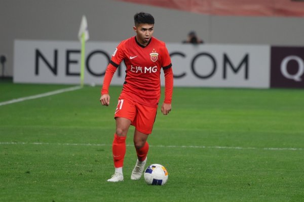 上海海港队前场球员艾菲尔丁租借加盟长春亚泰