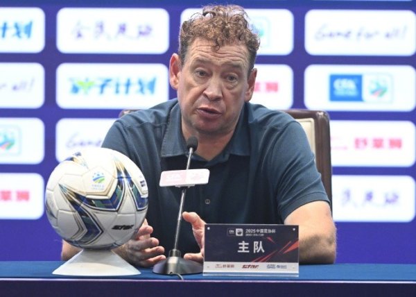 斯卢茨基：情绪还未完全平复，很难用建设性的语言去总结本场赛事