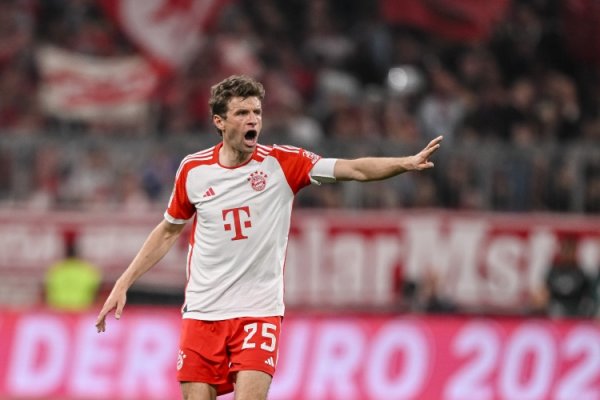 记者：拜仁正在积极运作穆勒加盟洛杉矶FC，并协助制定转会方案