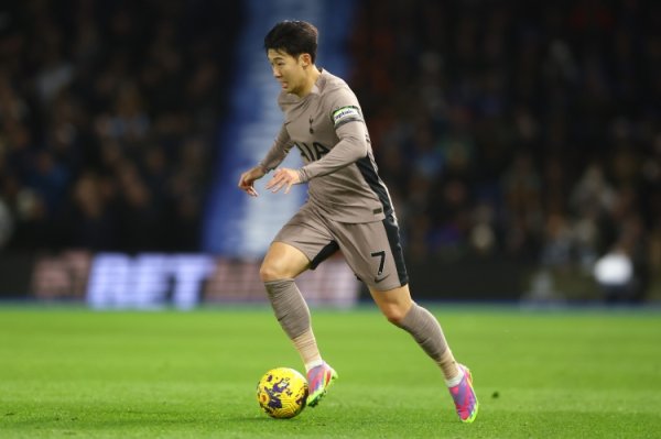 埃迪-豪：虽然未与孙兴慜协同  过，但他绝对是英超传奇球员之一