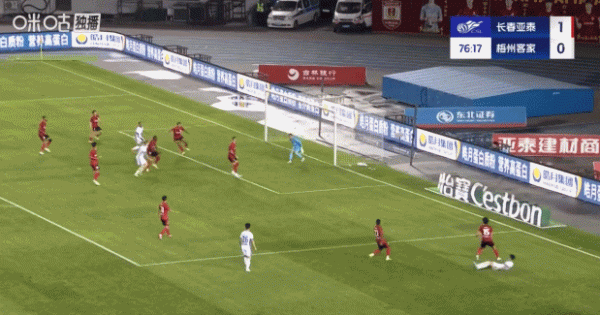 超人！吴亚轲单场扑点+神扑+关键抢救  导致负伤  ，被担架抬出场外