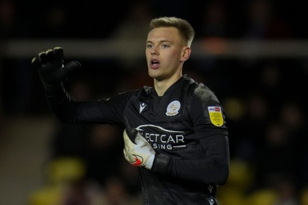 TA：不莱梅正与阿森纳就守门员卡尔-海因的租借事宜深入谈判