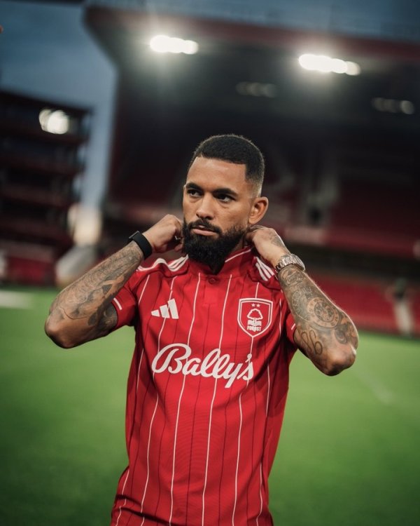 森林总监：道格拉斯-路易斯加盟提升球队的质量，他对英超很了解