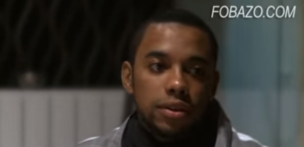 记者：罗比尼奥在狱中担任古代足球    指导教练员，囚犯因能接受他的练习  而荣幸