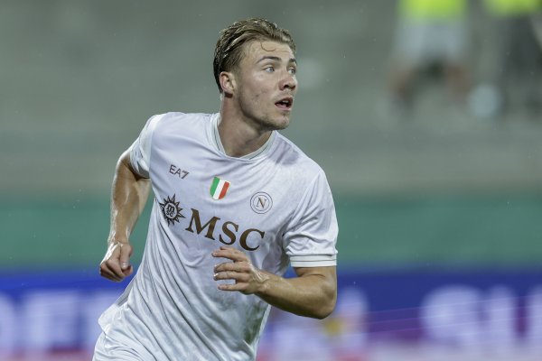 那不勒斯总监：霍伊伦很积极地融入了球队 能签下德布劳内不容易