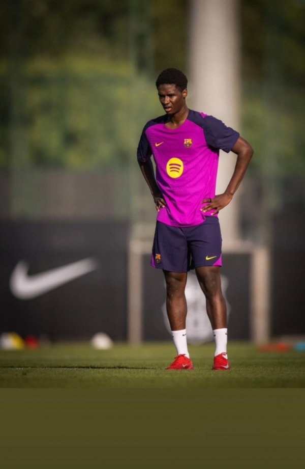 每体：巴萨小将迪亚拉预计两周内复出，他吸引了一线队浓厚的兴趣