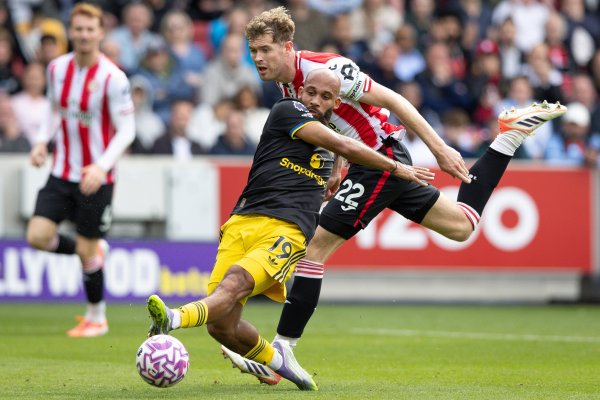 承认误判！邮报：裁判    主管韦伯向曼联承认，柯林斯上轮应被罚下