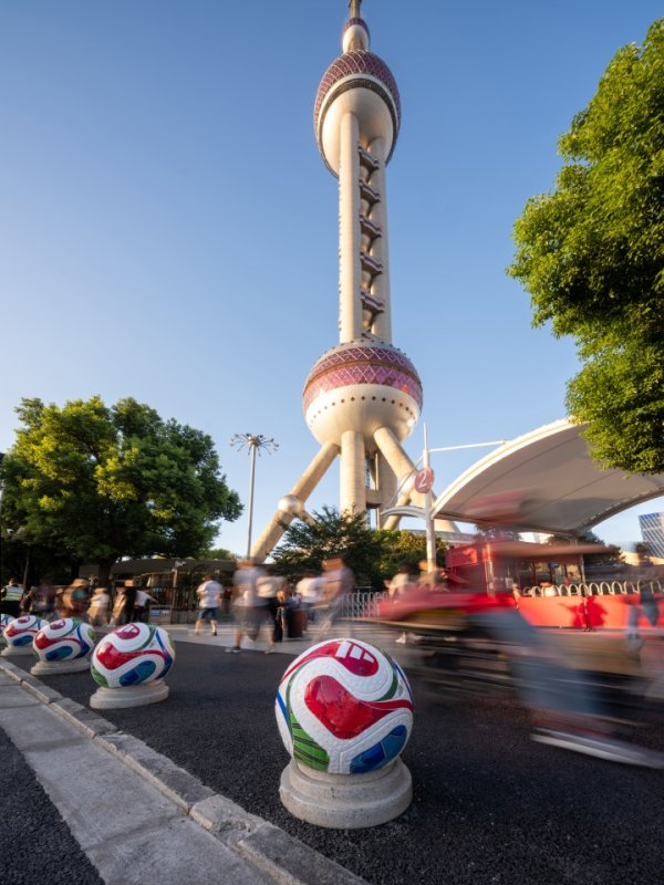 👀世界杯赛  官方用球“三重浪”限时亮相上海