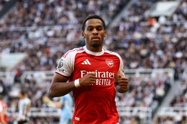 内维尔：廷伯目前实力最接近卡瓦哈尔，能攻善守且前插极具威胁