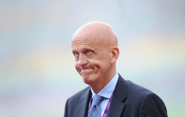 名哨科里纳：我24岁时在15天内掉光头发，后来秃头成了我的标志