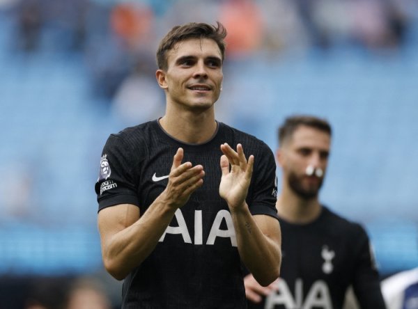 电讯报: 帕利尼亚攻击  数据优于防卫  , 弗兰克、阿莫林都认可他能力