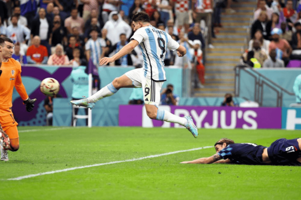 小蜘蛛: 我是球队第一道防线;夺魁  庆典逗斯卡洛尼要坠机了