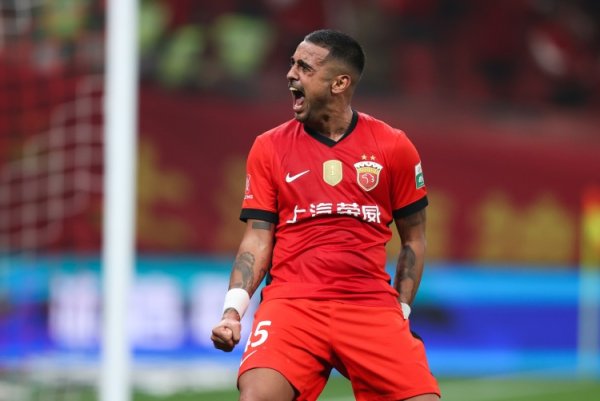 传射+戴帽+双响致胜球  ！上海海港前场球员莱昂纳多近3轮职业联赛  6球1助功