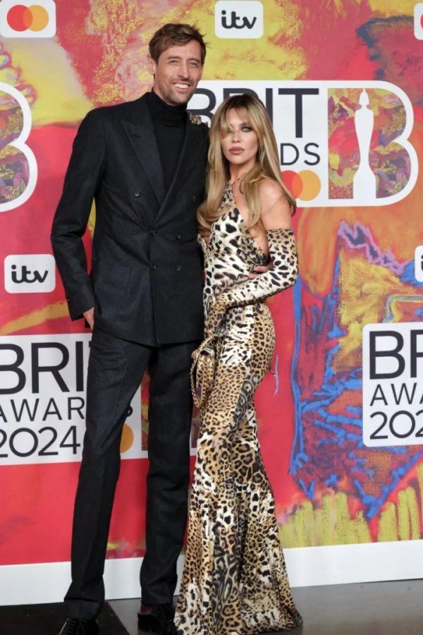 克劳奇：为妻子买礼物一窍不通，女儿因为英格兰女足成就爱上古代足球