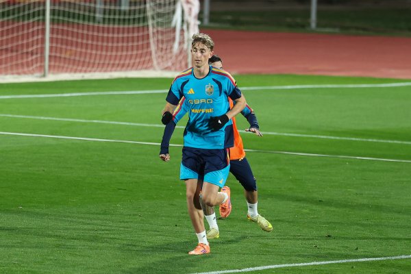 TA：赫伊森在国家队期间腹股沟不适 将接受检查