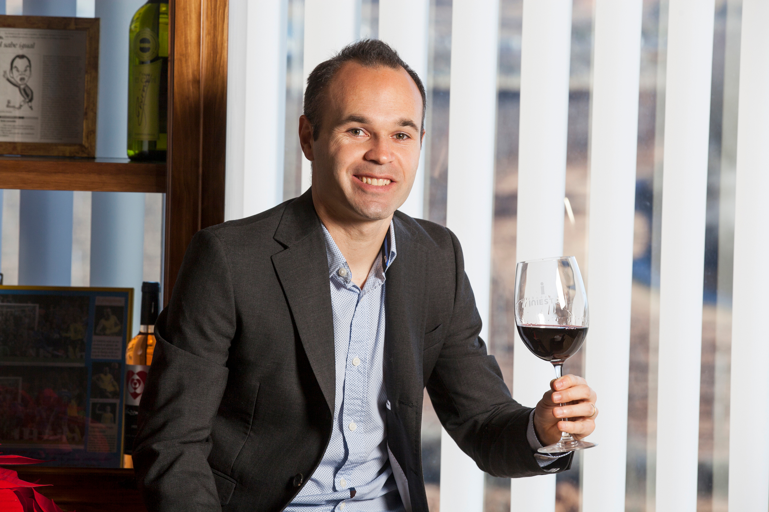 永州足球 大批球迷冲场！印媒：因管理混乱+安全原因 梅西被迫提前结束绕场